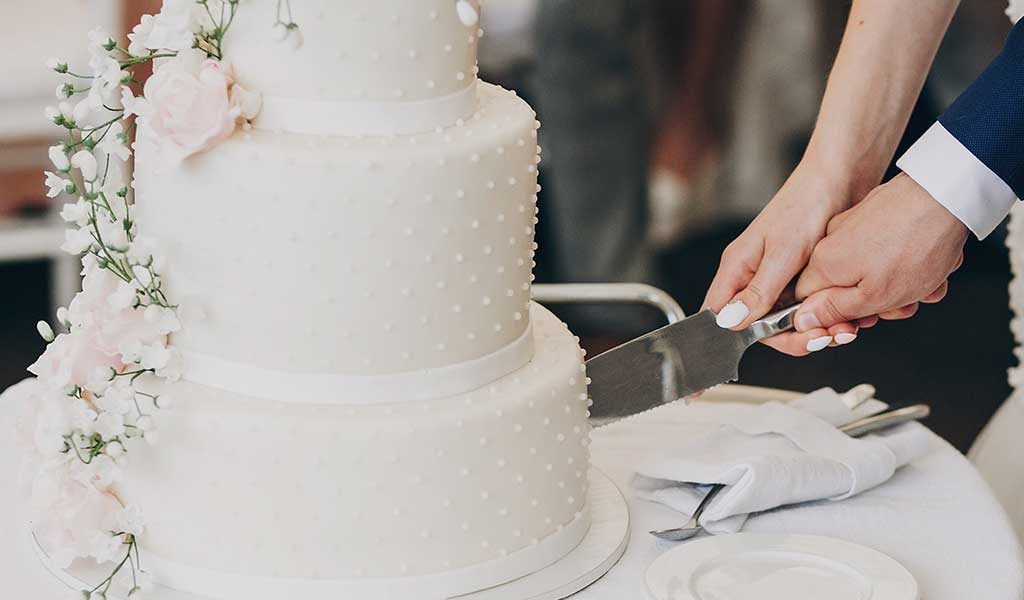 cutting cake