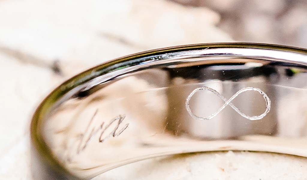 5 Romantic And Heartfelt Ring Engraving Ideas To Love – Love & Co.